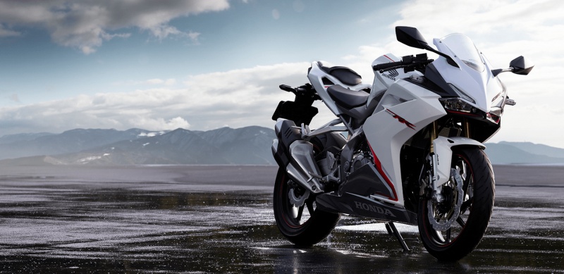 軽二輪スーパースポーツモデル Cbr250rr Abs にパールグレアホワイトを新たに追加し発売 気になるバイクニュース