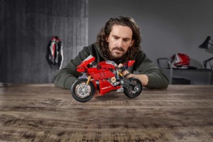 レゴ（LEGO）テクニック DucatiパニガーレV4R