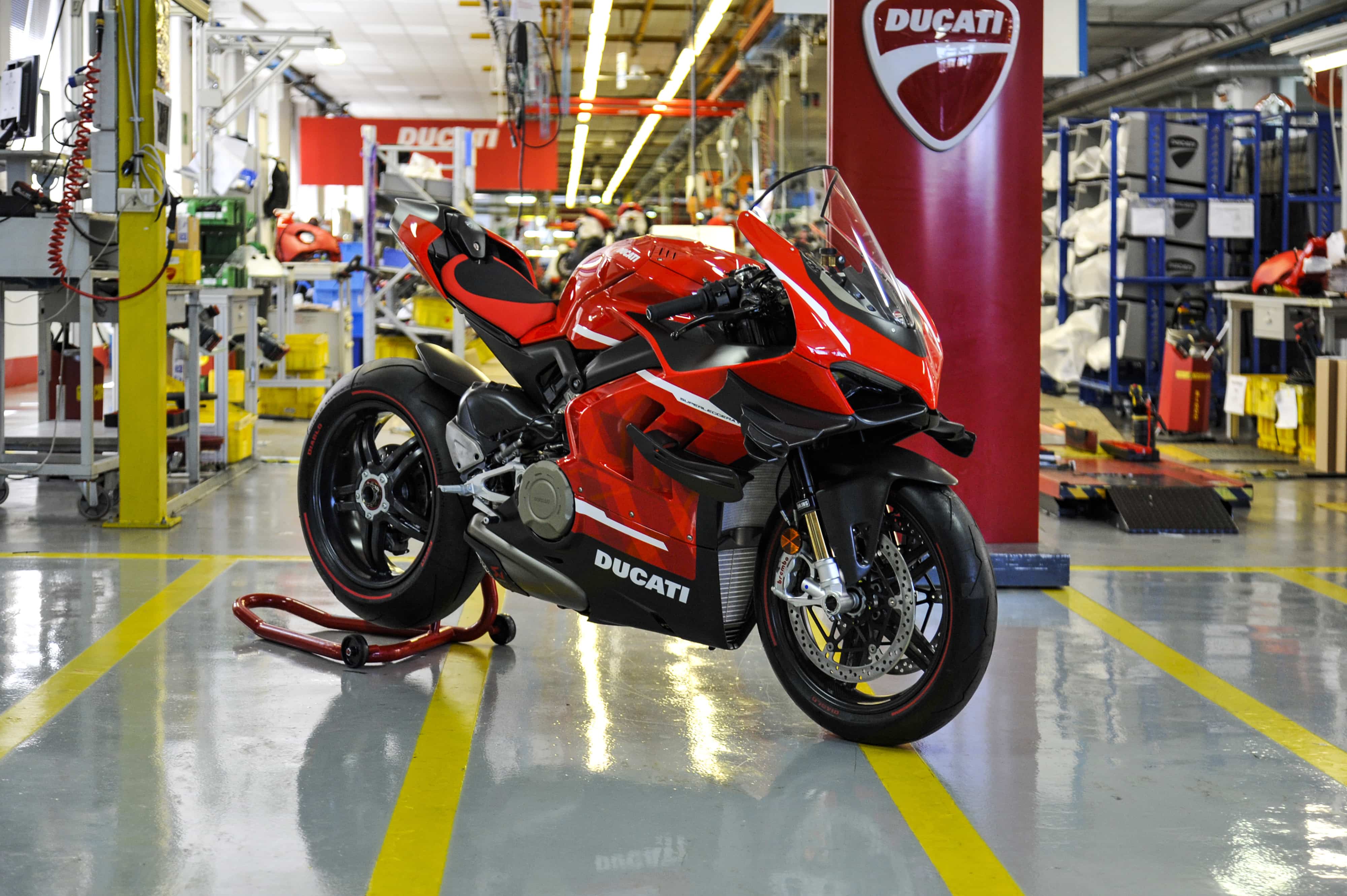 Ducati　世界限定500台 スーパーレッジェーラV4の1台目が完成