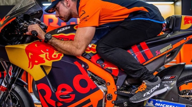 ミゲル・オリヴェイラ　レッドブル（Red Bull）カラーのRC16を初披露