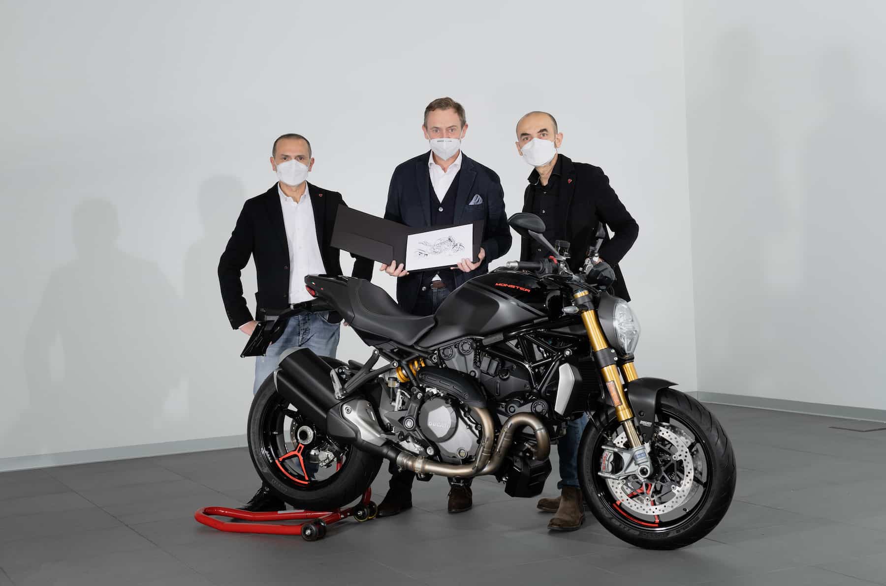 Ducati　累計35万台目に生産されたモンスターはモンスター1200 S “Black on Black”