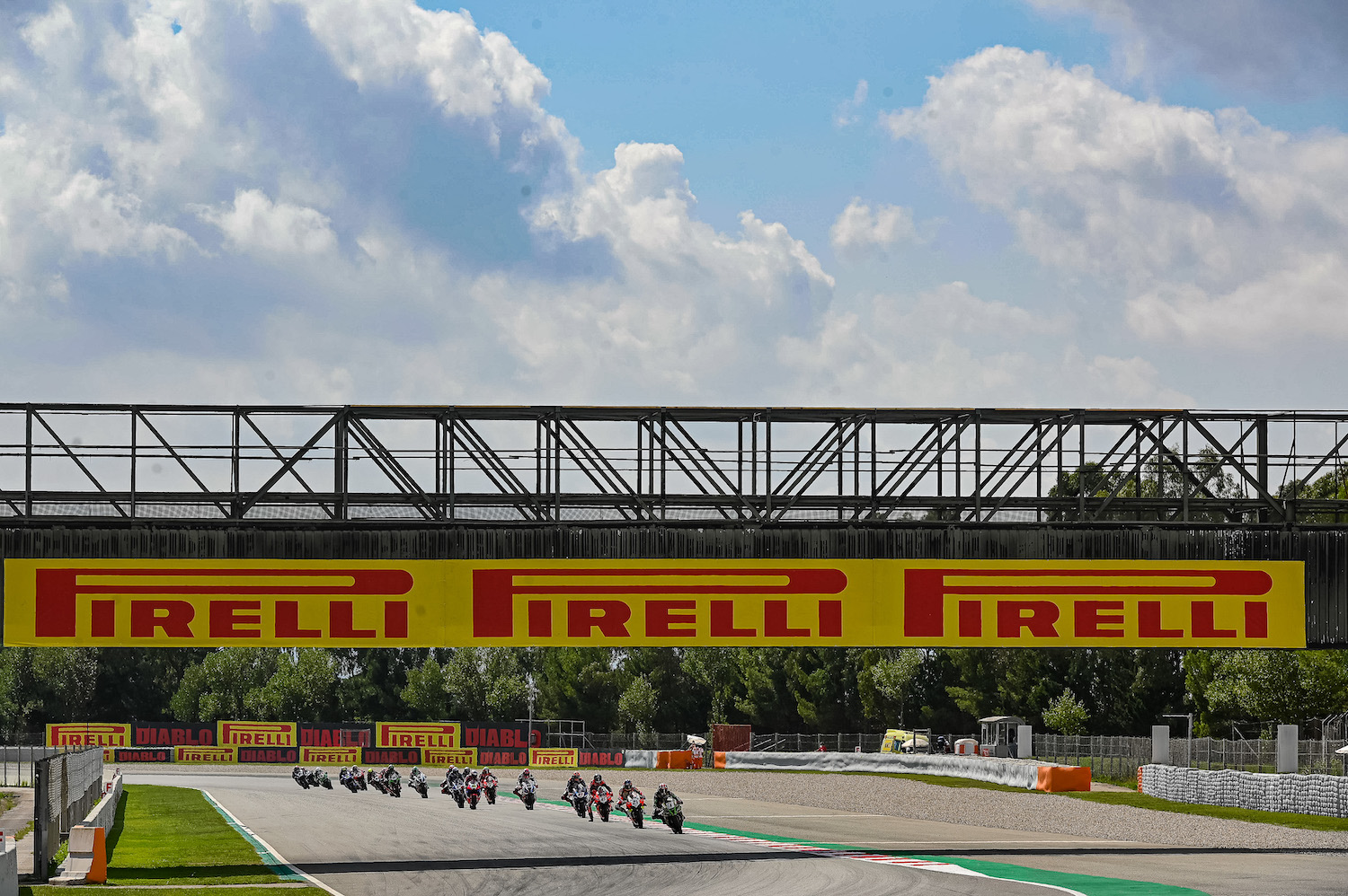 ピレリ（Pirelli）が2023年末までFIM スーパーバイク世界選手権(SBK)にタイヤを供給