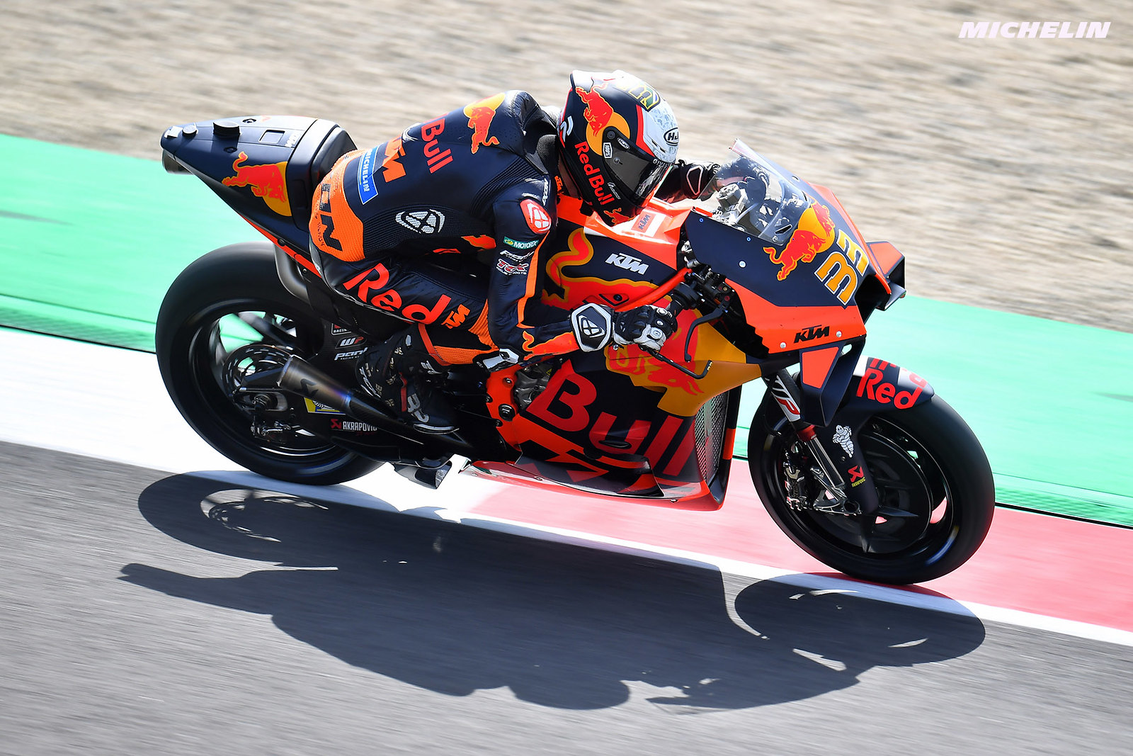 MotoGP2021イタリアGP　5位ブラッド・ビンダー「マルクに突っ込まれてエアバッグが作動した」