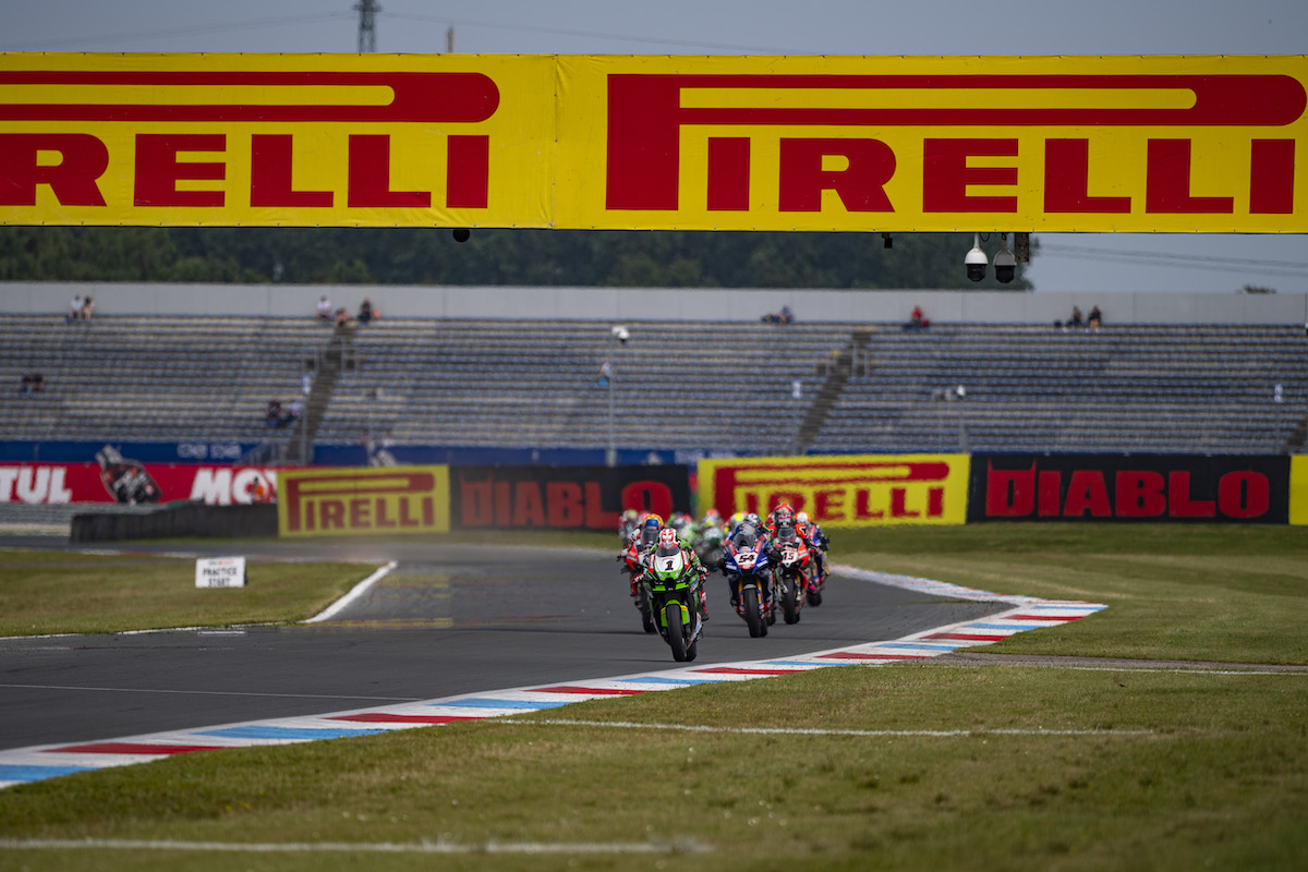 ピレリ（Pirelli）レースレビュー　FIM スーパーバイク世界選手権(SBK)オランダ戦レース1