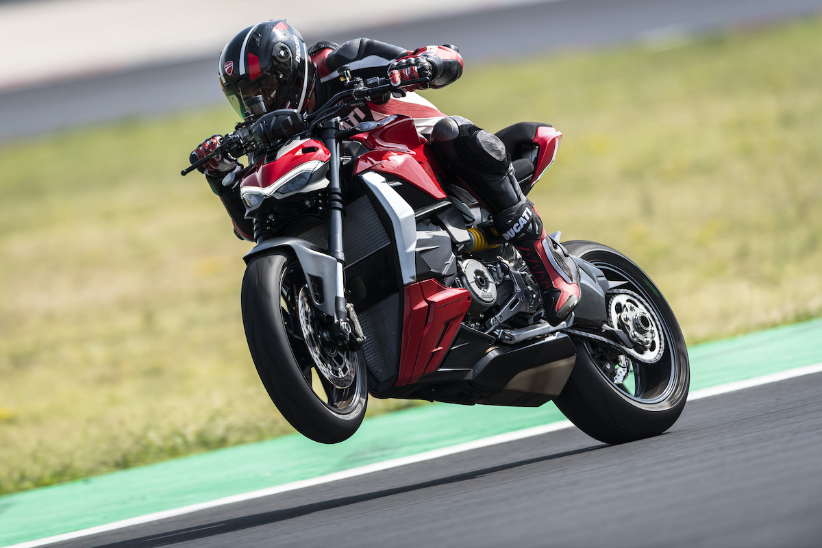 Ducati　ストリートファイター V2とストリートファイター V4 SPを発表