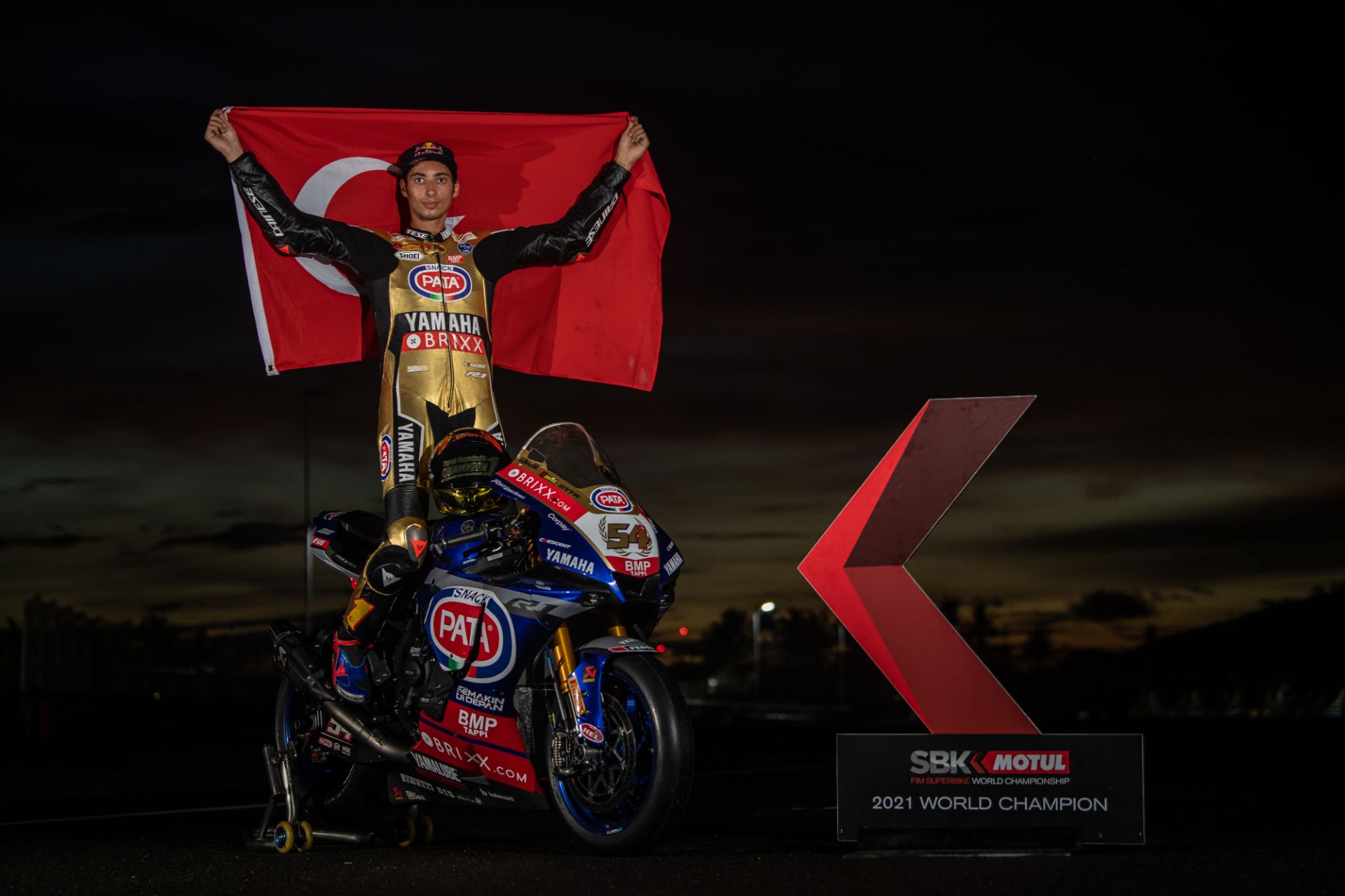 2021年FIM スーパーバイク世界選手権(SBK)チャンピオン　トプラック・ラズガトリオグル「来年は全レースで優勝を狙いたい」