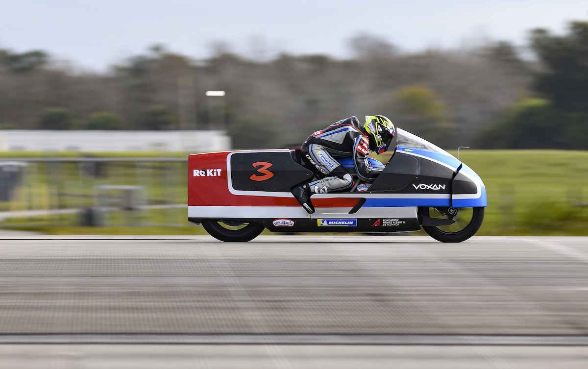 電動バイクメーカーVoxan　マックス・ビアッジと共に電動バイク最高速記録となる456km/hを記録