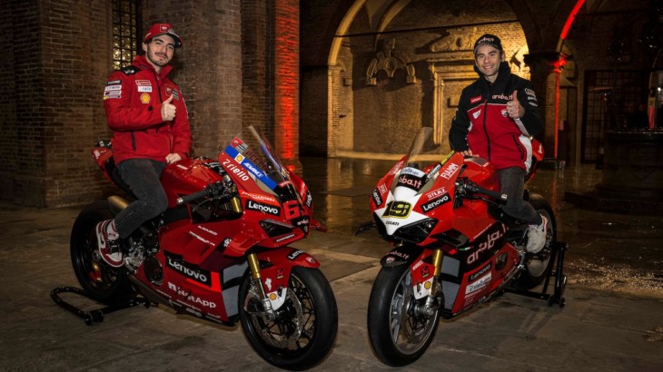 Ducati　バニャイア、バウティスタのタイトル獲得を記念した「パニガーレV4 2022ワールドチャンピオンレプリカ」を発表