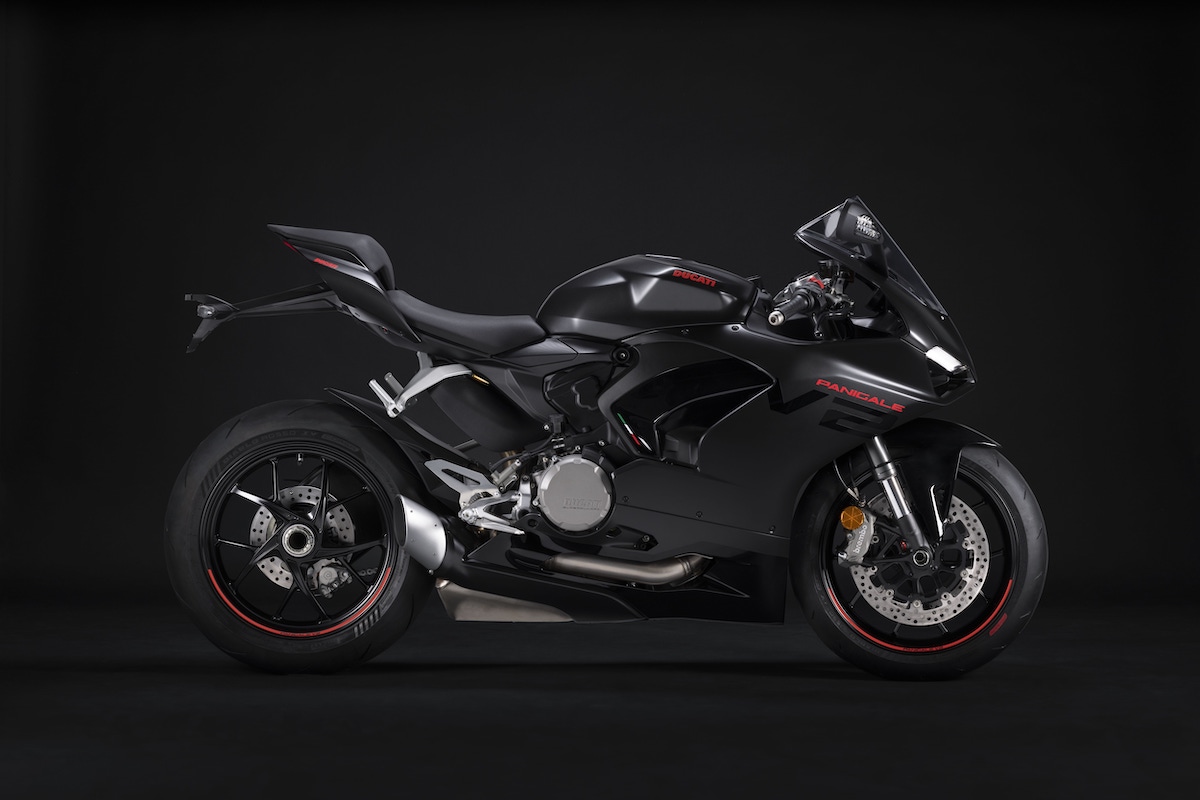 Ducati　パニガーレV2に新色ブラック・オン・ブラックを追加して発表
