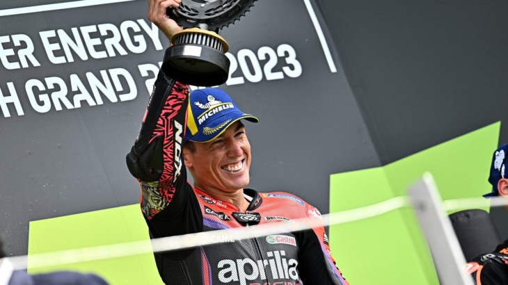 イギリスGP　優勝アレイシ・エスパルガロ「アプリリアと共にチャンピオンシップ優勝することが夢」MotoGP2023