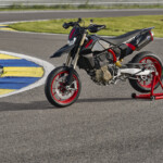 MY27_HYPERMOTARD_698_MONO_NERA_STATICS-4